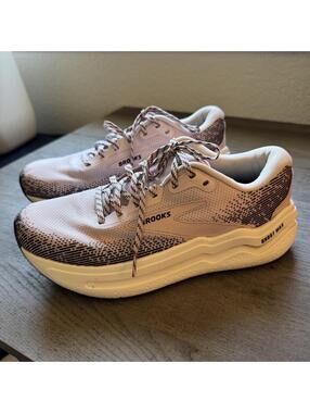 Brooks Ghost Max lavender